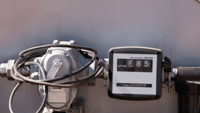 Fuel meter displaying litre measurement.