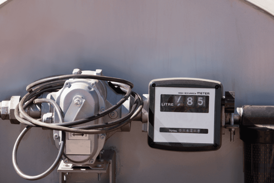 Fuel meter displaying litre measurement.