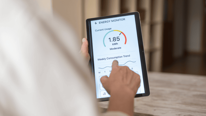 Monitoring energy consumption on tablet.