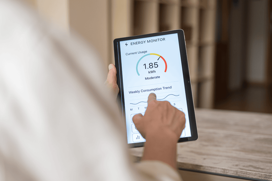 Monitoring energy consumption on tablet.